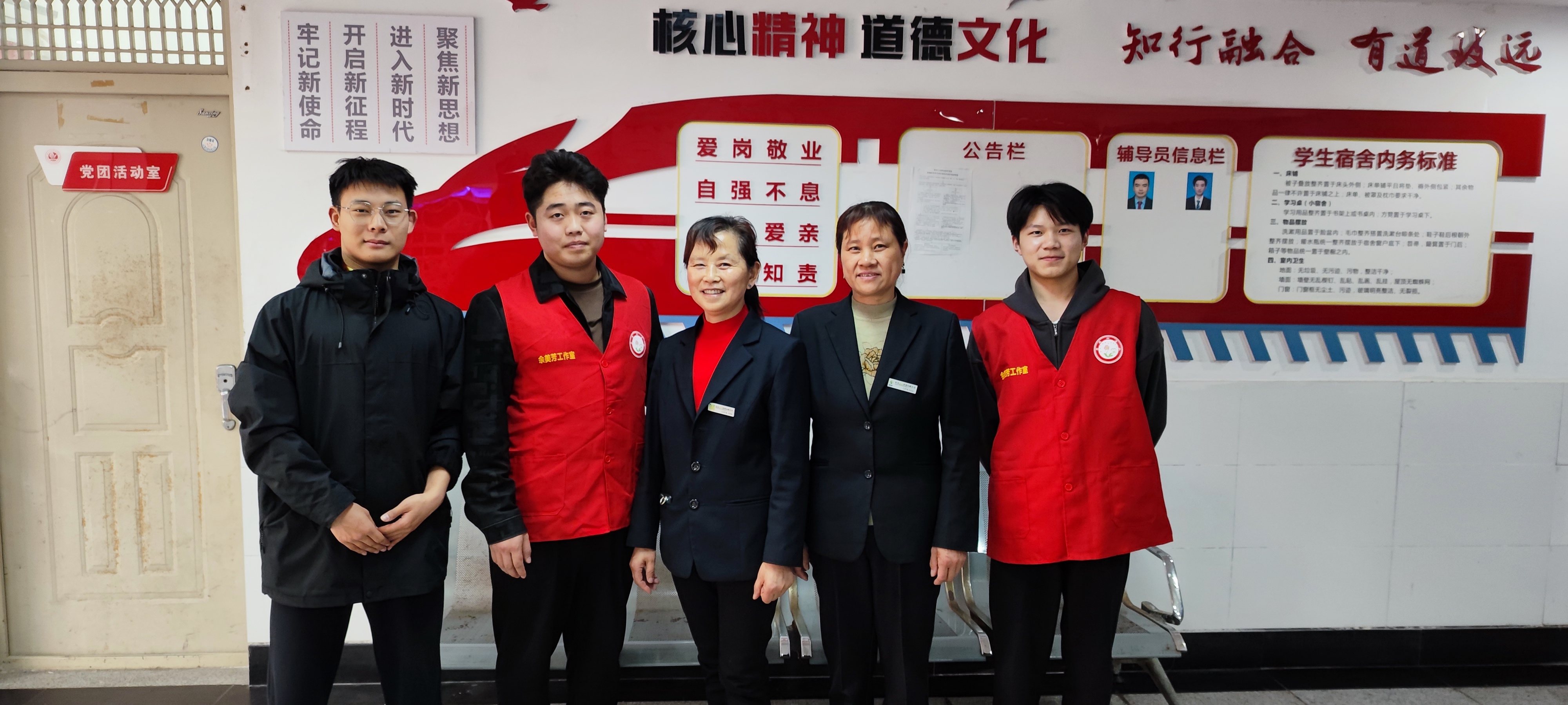 馨缘种子社开展“致敬巾帼‘校园里的妈妈’”活动